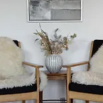 Сasa de vacaciones Charming Summer House Near Town And