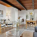 Charming Summer House Near Town And Сasa de vacaciones