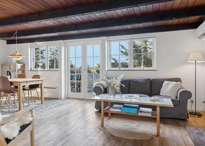 Charming Summer House Near Town And Casa vacanze