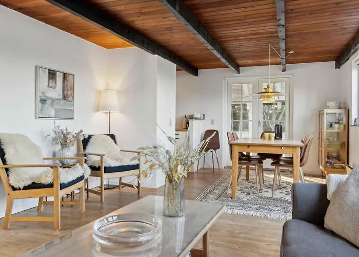 Charming Summer House Near Town And Casa vacanze